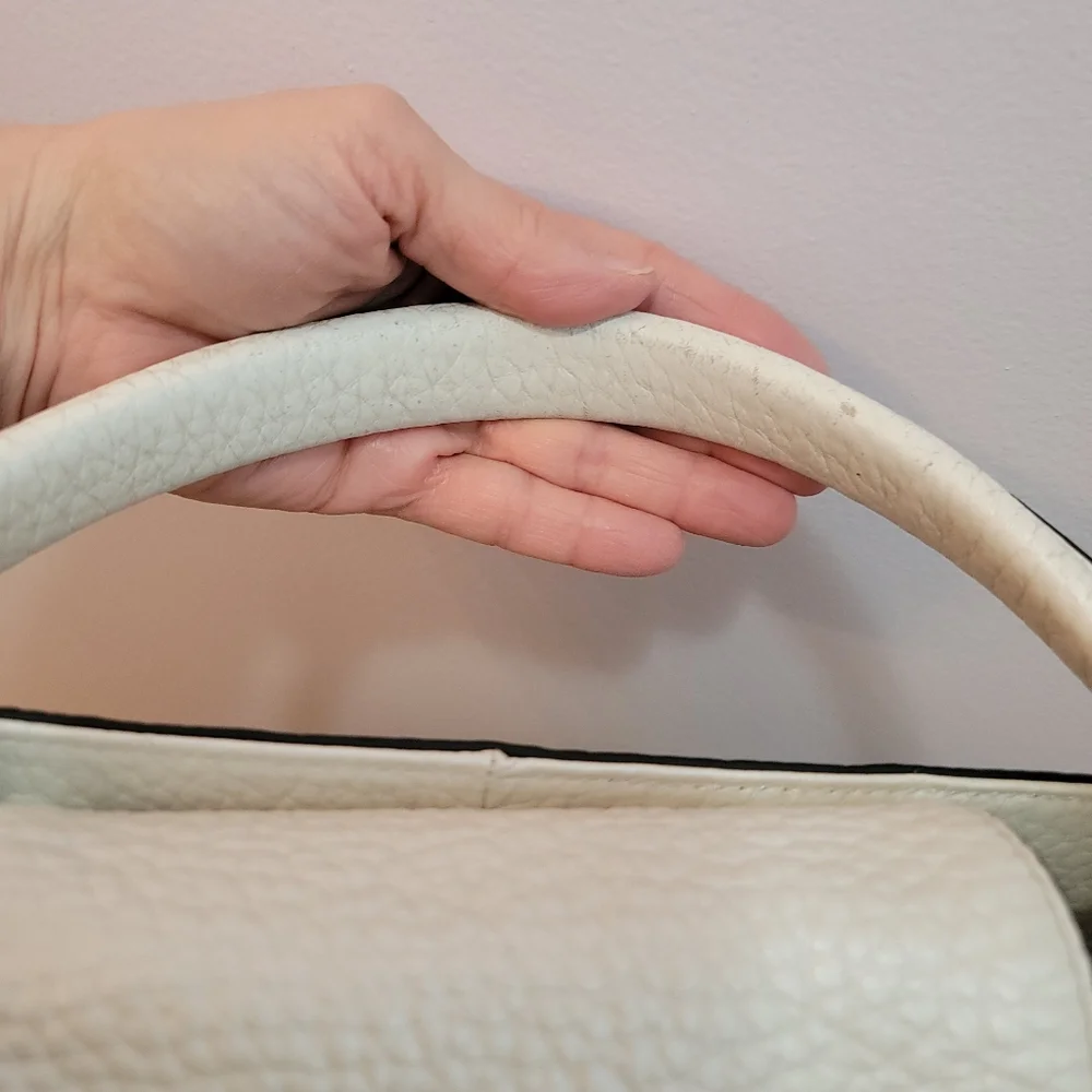 Charles Jourdan White Pearl Pebble Leather Purse - Picture 10 of 16